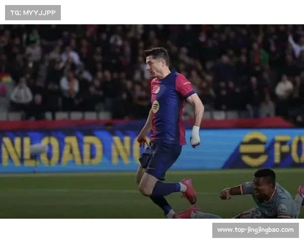 莱万独自恢复训练于巴萨基地 莱万独自恢复训练于巴萨基地