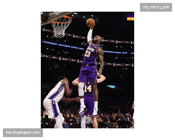 詹姆斯末节连得10分加冕庆祝，76人恩比德关键球失手